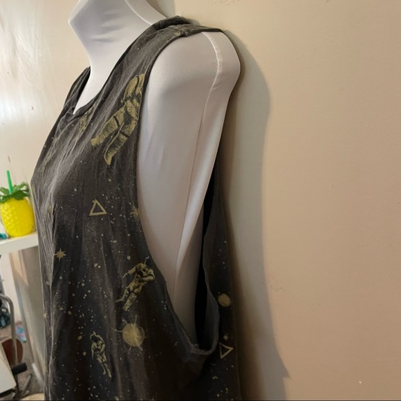 Space Tank - Picture 5 of 6